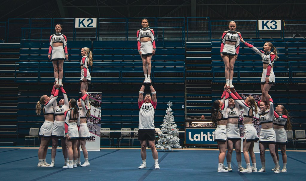 Aikuisten cheerleading-harrastekurssi