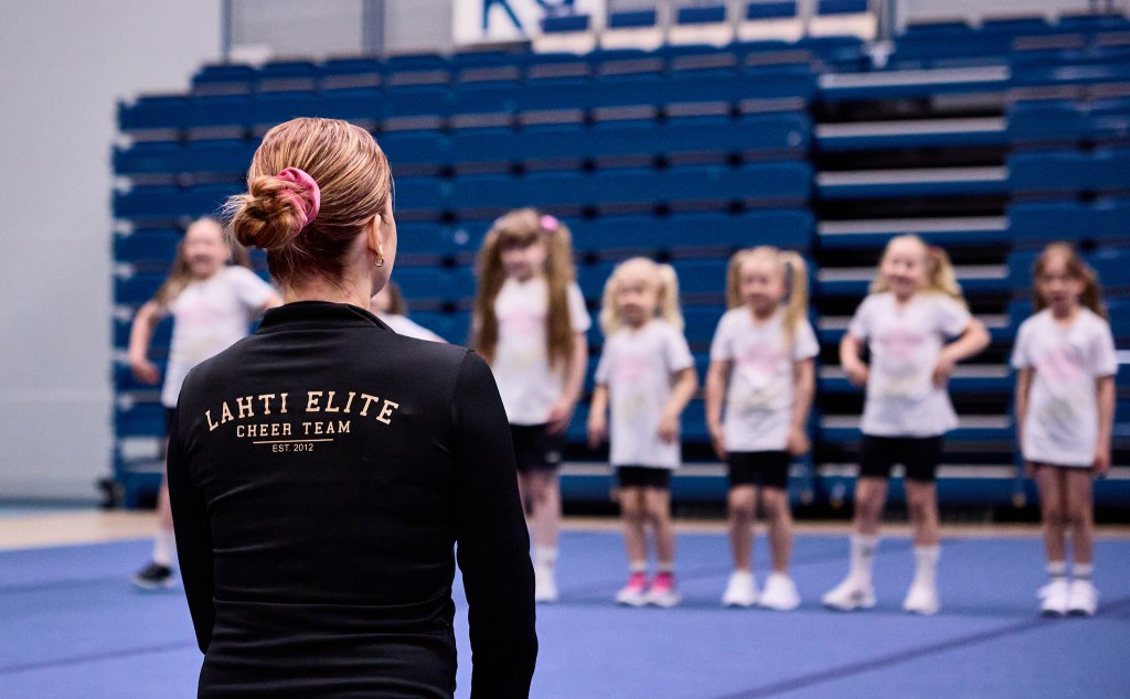 Haemme valmentajaa Nastolaan